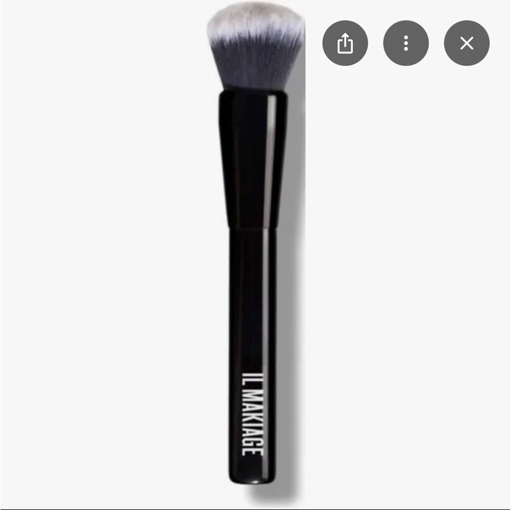 One IL Makiage foundation brush